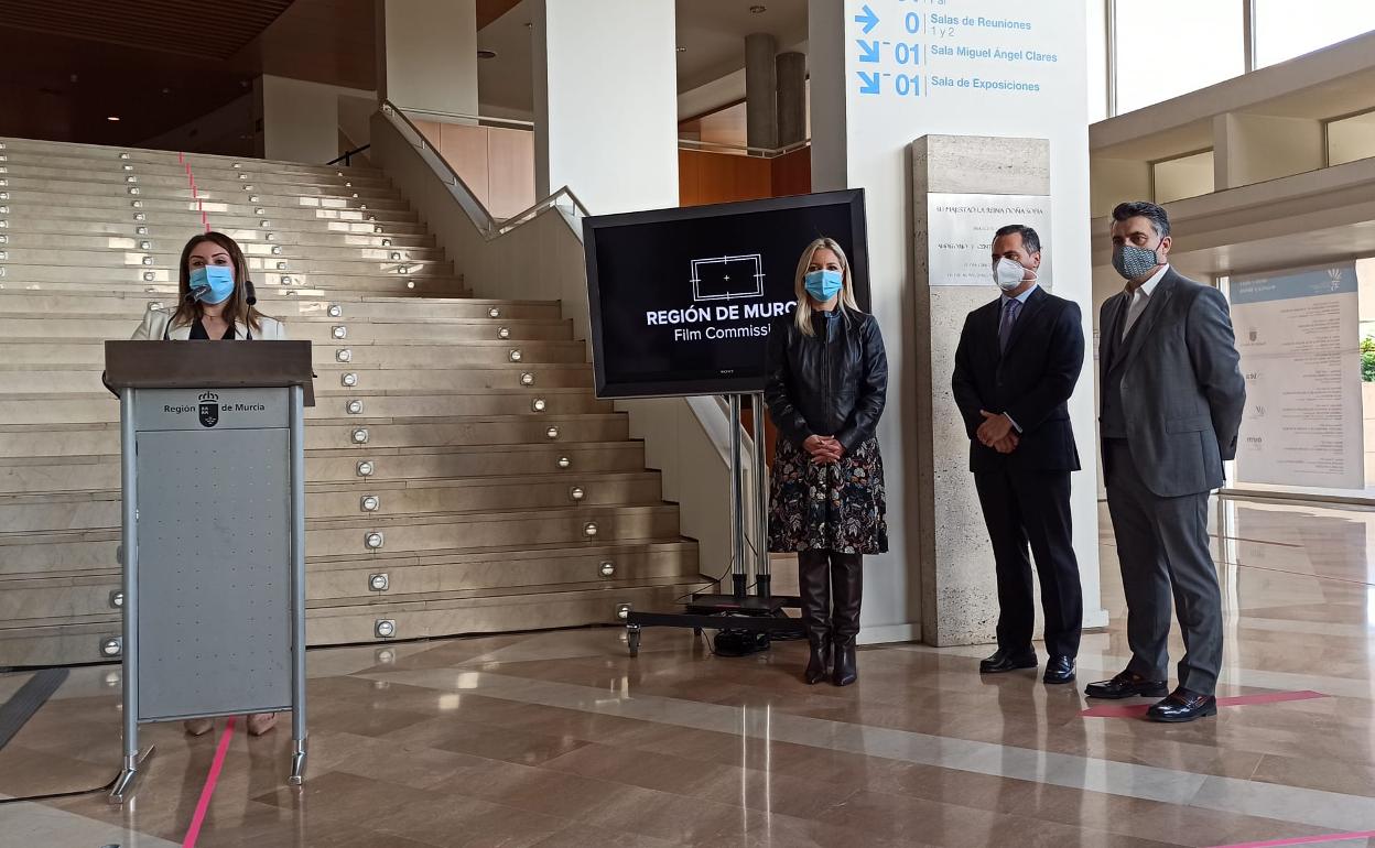 Esperanza Moreno y Ana Martínez Vidal presentan el protocolo de la Film Commission Región de Murcia. 