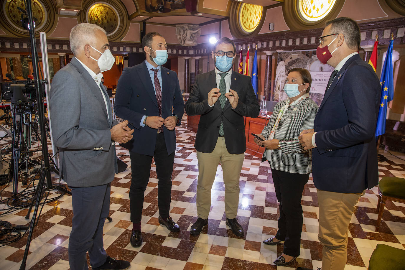 Fotos: La reconstrucción de Lorca tras el terremoto de 2011 protagoniza la jornada en la Asamblea Regional