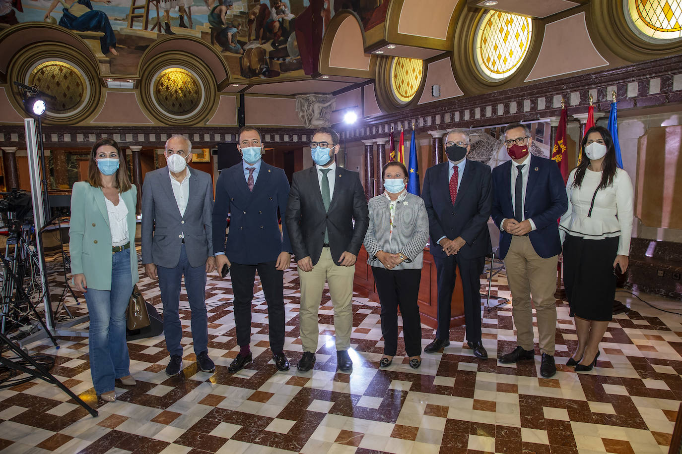 Fotos: La reconstrucción de Lorca tras el terremoto de 2011 protagoniza la jornada en la Asamblea Regional