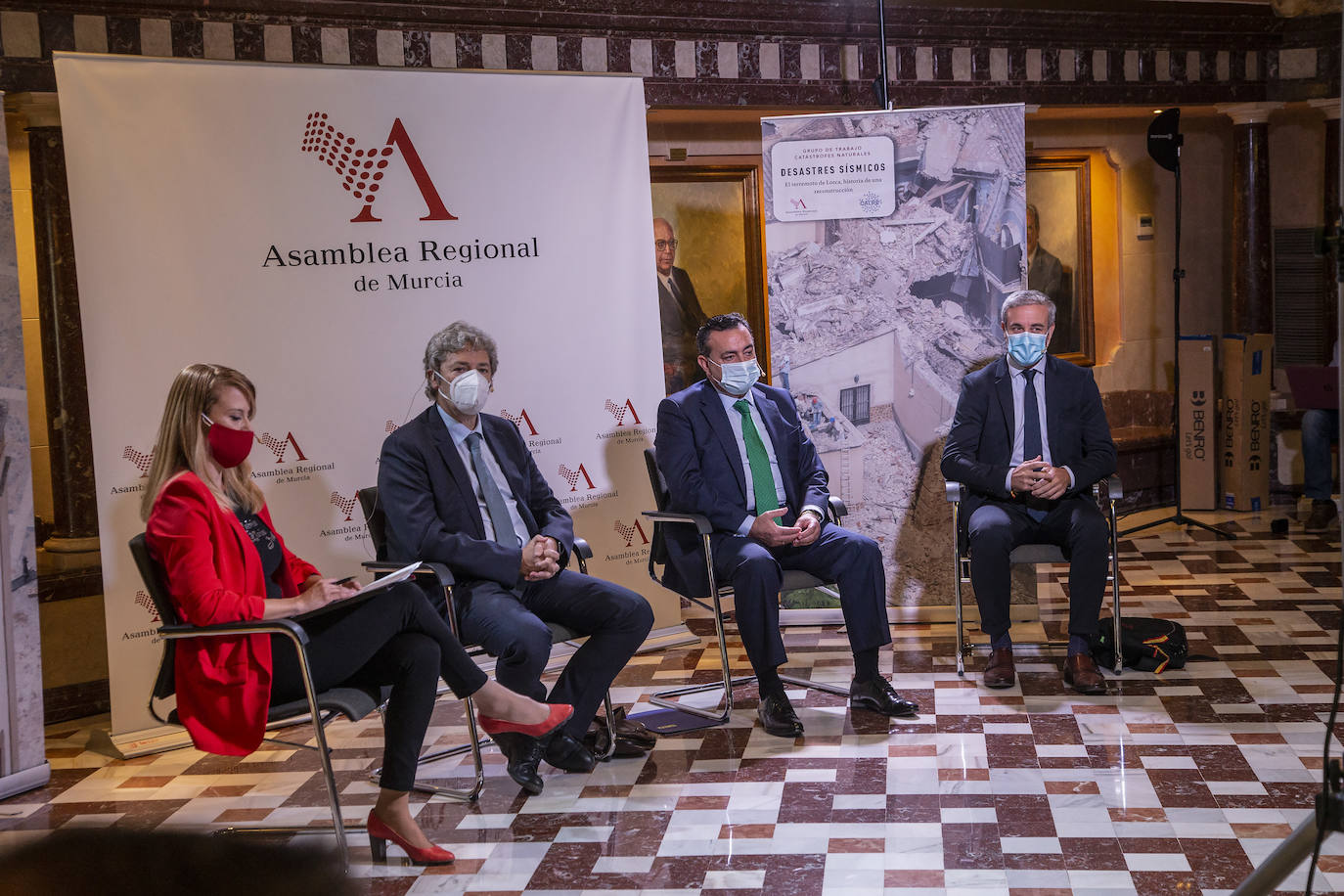 Fotos: La reconstrucción de Lorca tras el terremoto de 2011 protagoniza la jornada en la Asamblea Regional