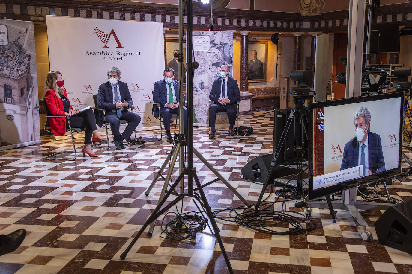 Fotos: La reconstrucción de Lorca tras el terremoto de 2011 protagoniza la jornada en la Asamblea Regional