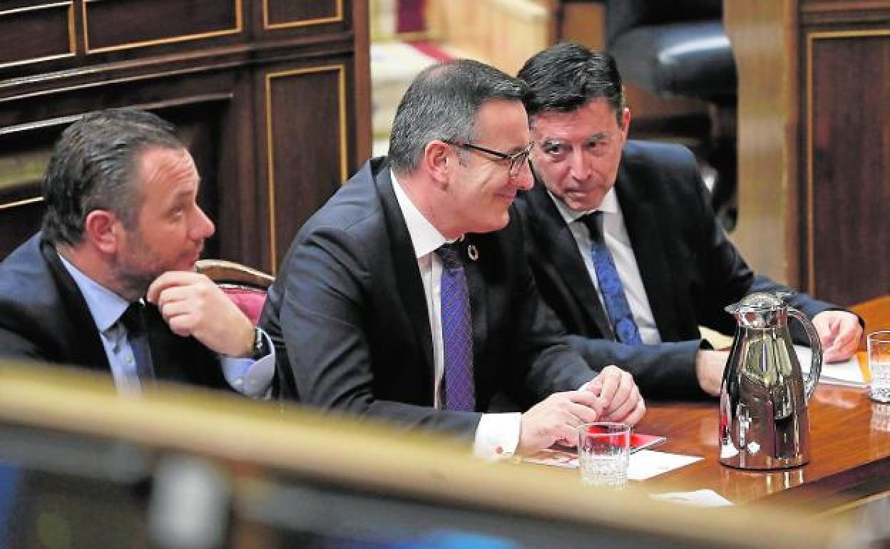 Segado, Conesa y Molina defendieron en el Congreso la reforma del Estatuto en febrero.