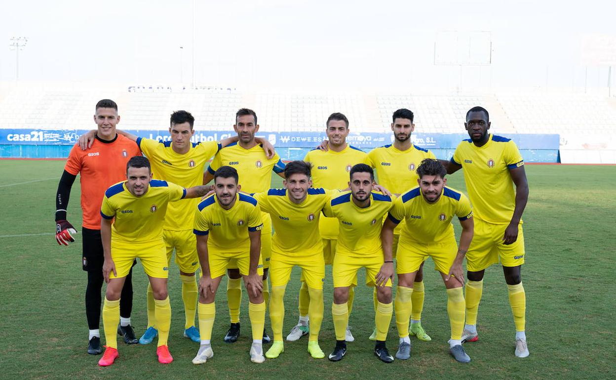 Once inicial del Lorca Deportiva antes de comenzar un partido, en una imagen de archivo.