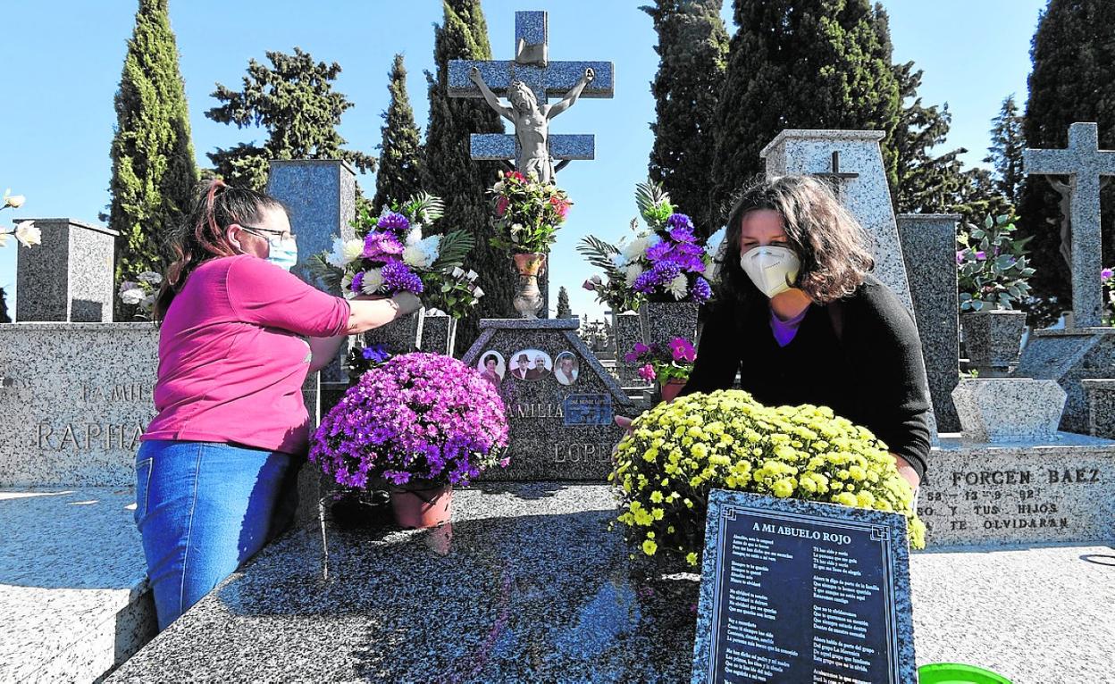 Dispositivo Covid en el cementerio de Murcia