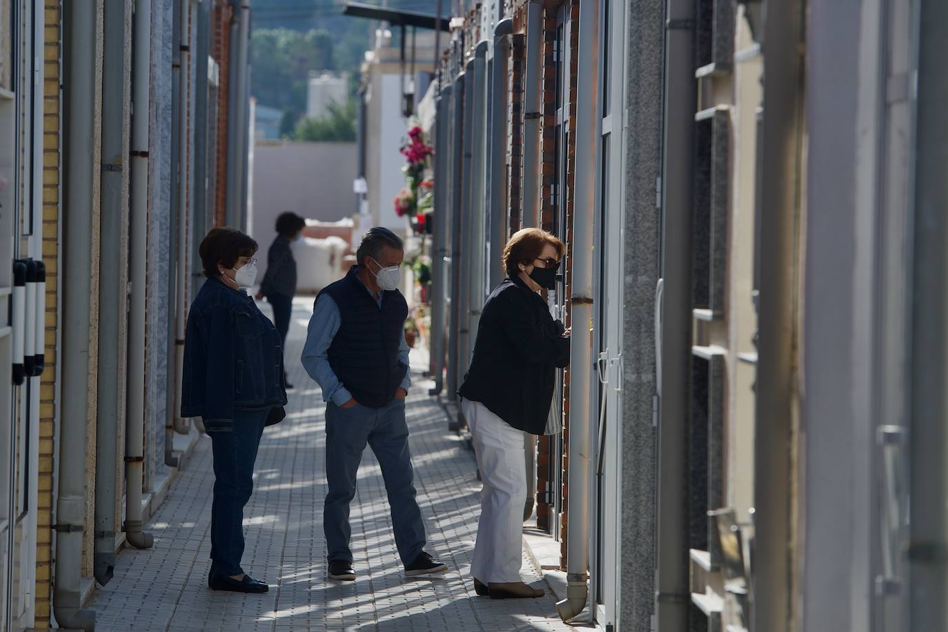 Fotos: Visitas a &#039;cuentagotas&#039; en los cementerios de Murcia