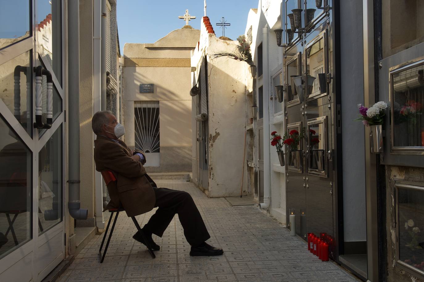 Fotos: Visitas a &#039;cuentagotas&#039; en los cementerios de Murcia