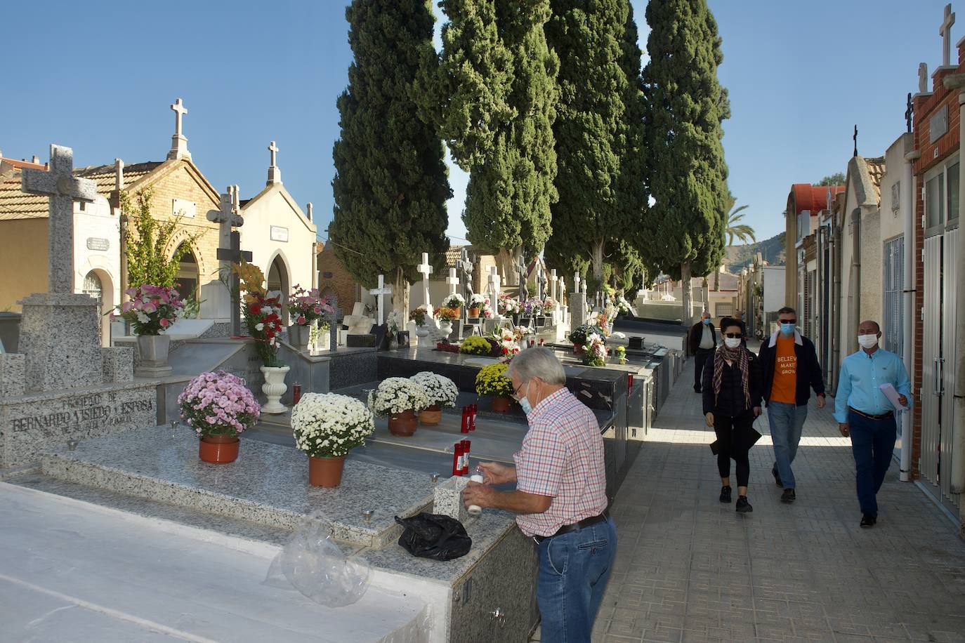 Fotos: Visitas a &#039;cuentagotas&#039; en los cementerios de Murcia