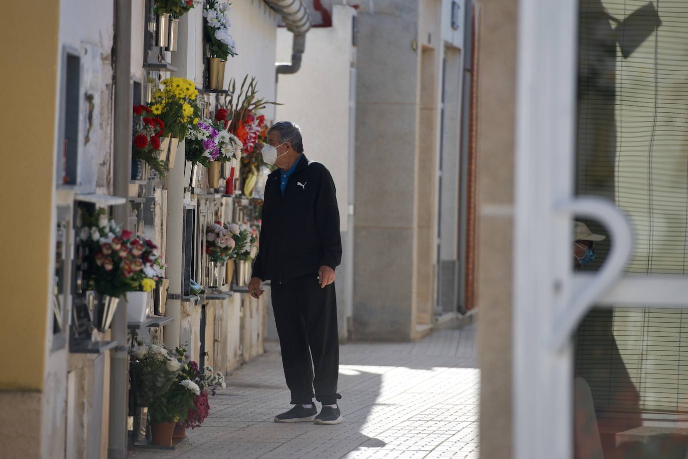 Fotos: Visitas a &#039;cuentagotas&#039; en los cementerios de Murcia