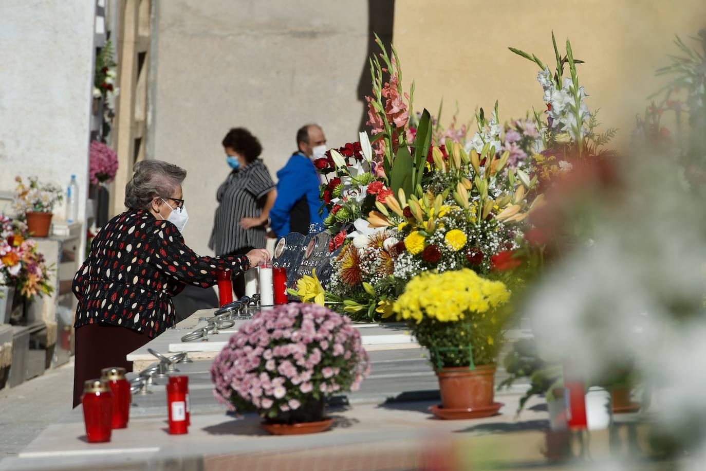 Fotos: Visitas a &#039;cuentagotas&#039; en los cementerios de Murcia