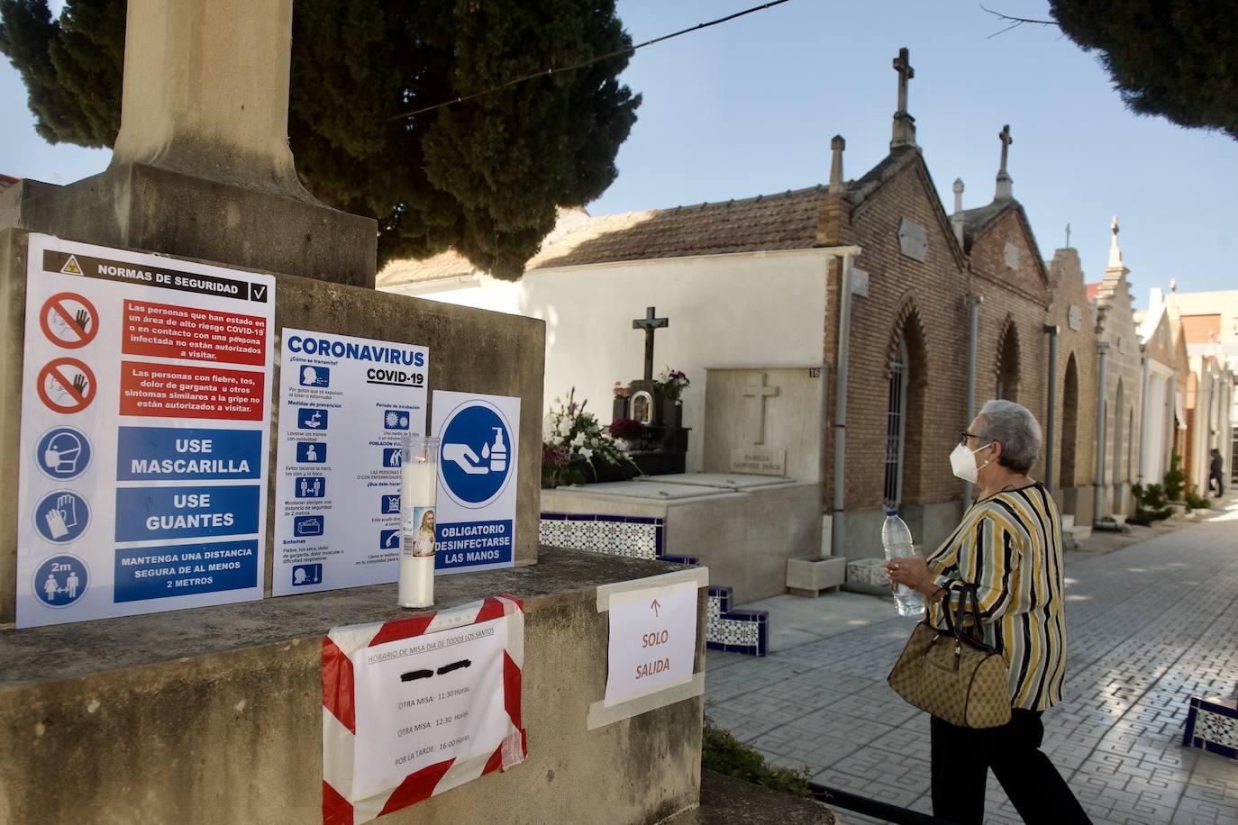 Fotos: Visitas a &#039;cuentagotas&#039; en los cementerios de Murcia