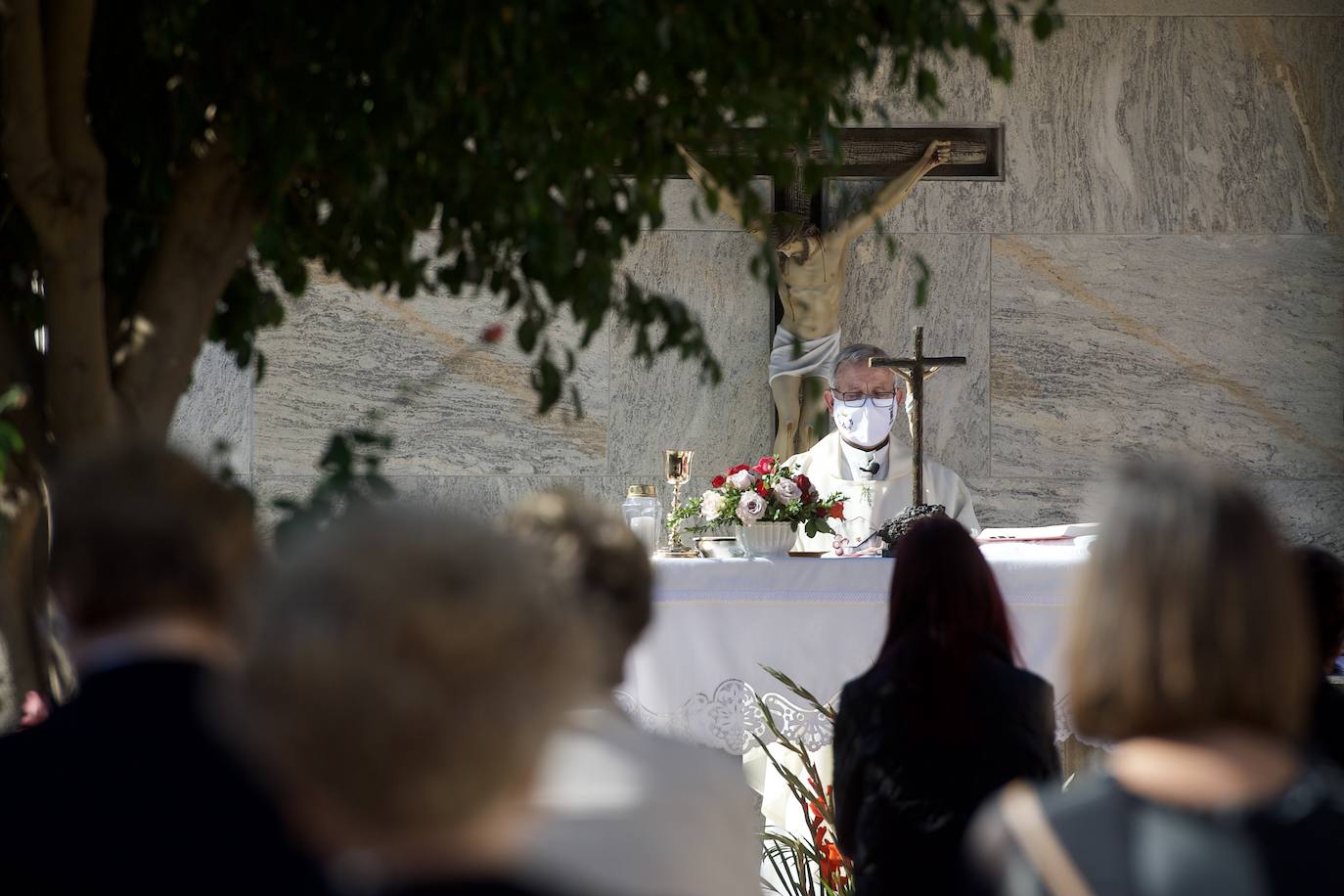 Fotos: Visitas a &#039;cuentagotas&#039; en los cementerios de Murcia