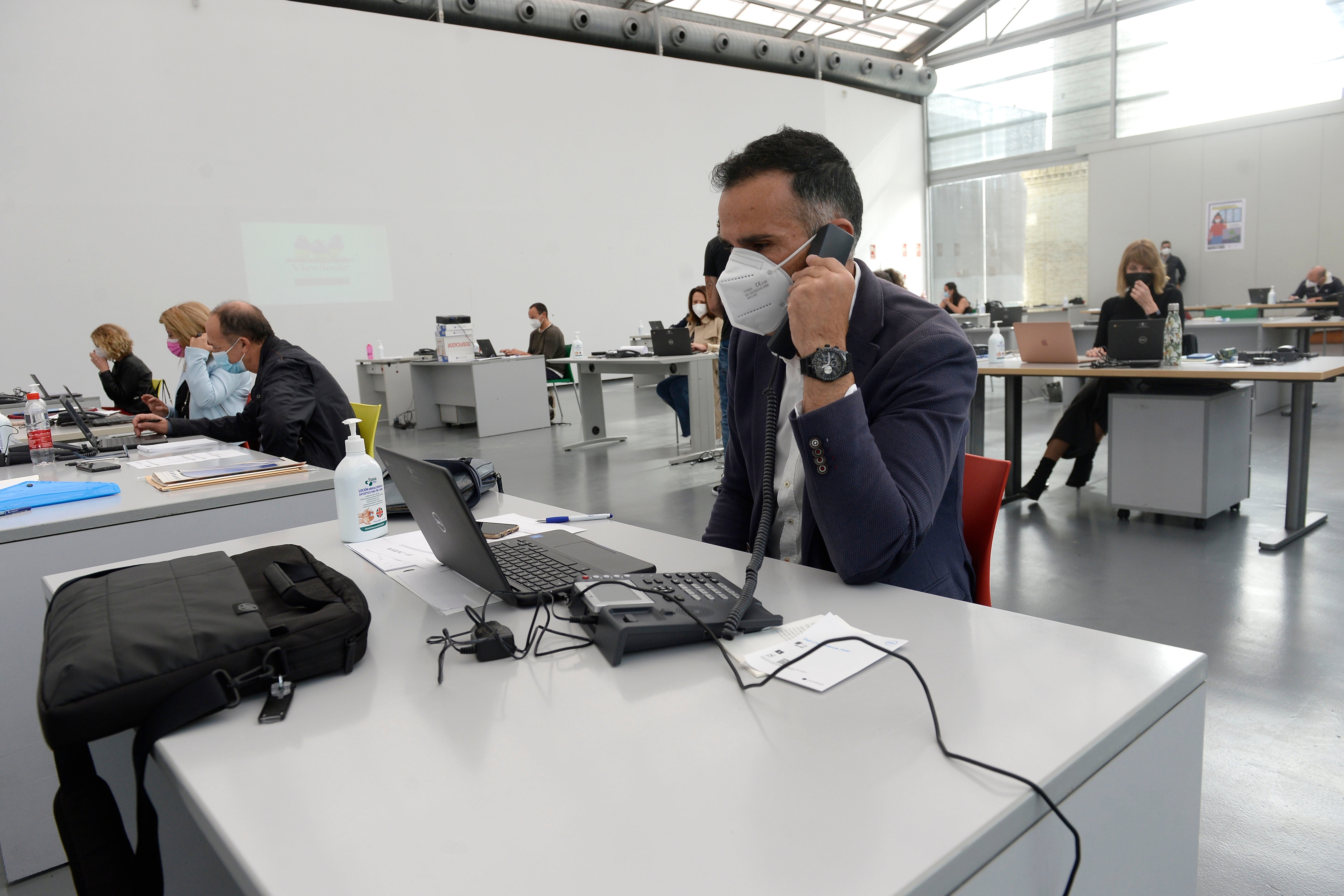 Fotos: Presentación del &#039;call center&#039; de apoyo docente en el antiguo centro de arte La Conservera