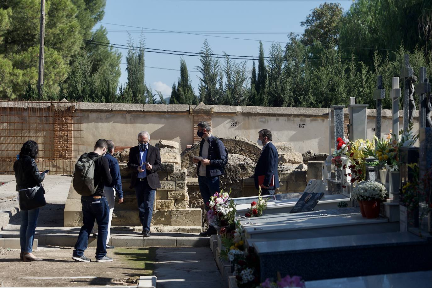 Fotos: Presentación de la guia &#039;Otros murcianos. Huella de la europeizacion&#039; en el cementerio Nuetro Padre Jesus de Murcia