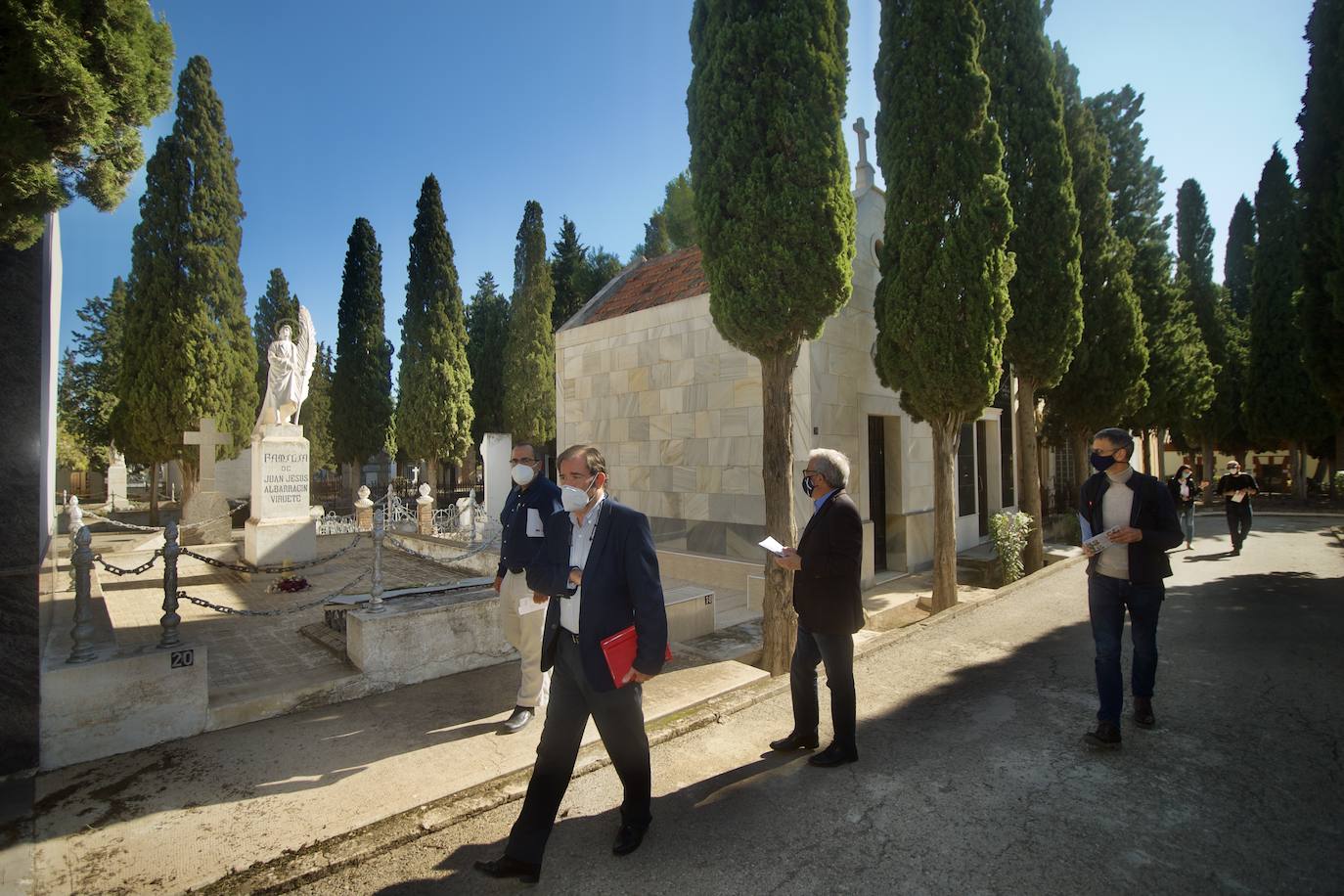 Fotos: Presentación de la guia &#039;Otros murcianos. Huella de la europeizacion&#039; en el cementerio Nuetro Padre Jesus de Murcia