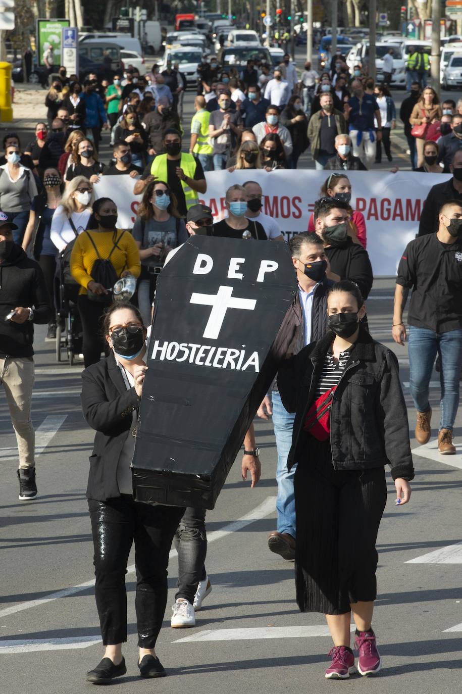 Fotos: Manifestación de hosteleros por las calles de Cartagena hasta la Asamblea Regional