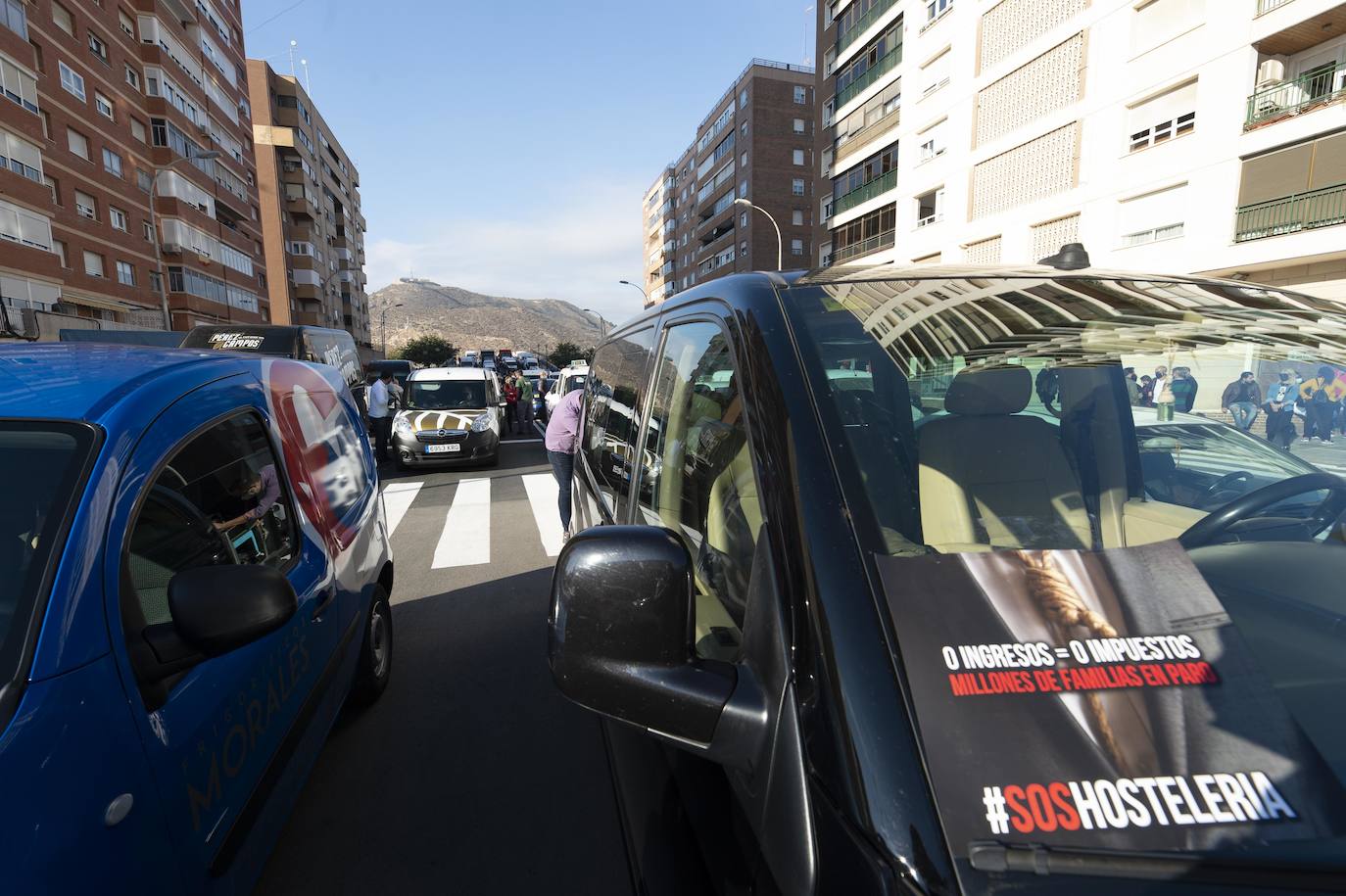 Fotos: Manifestación de hosteleros por las calles de Cartagena hasta la Asamblea Regional