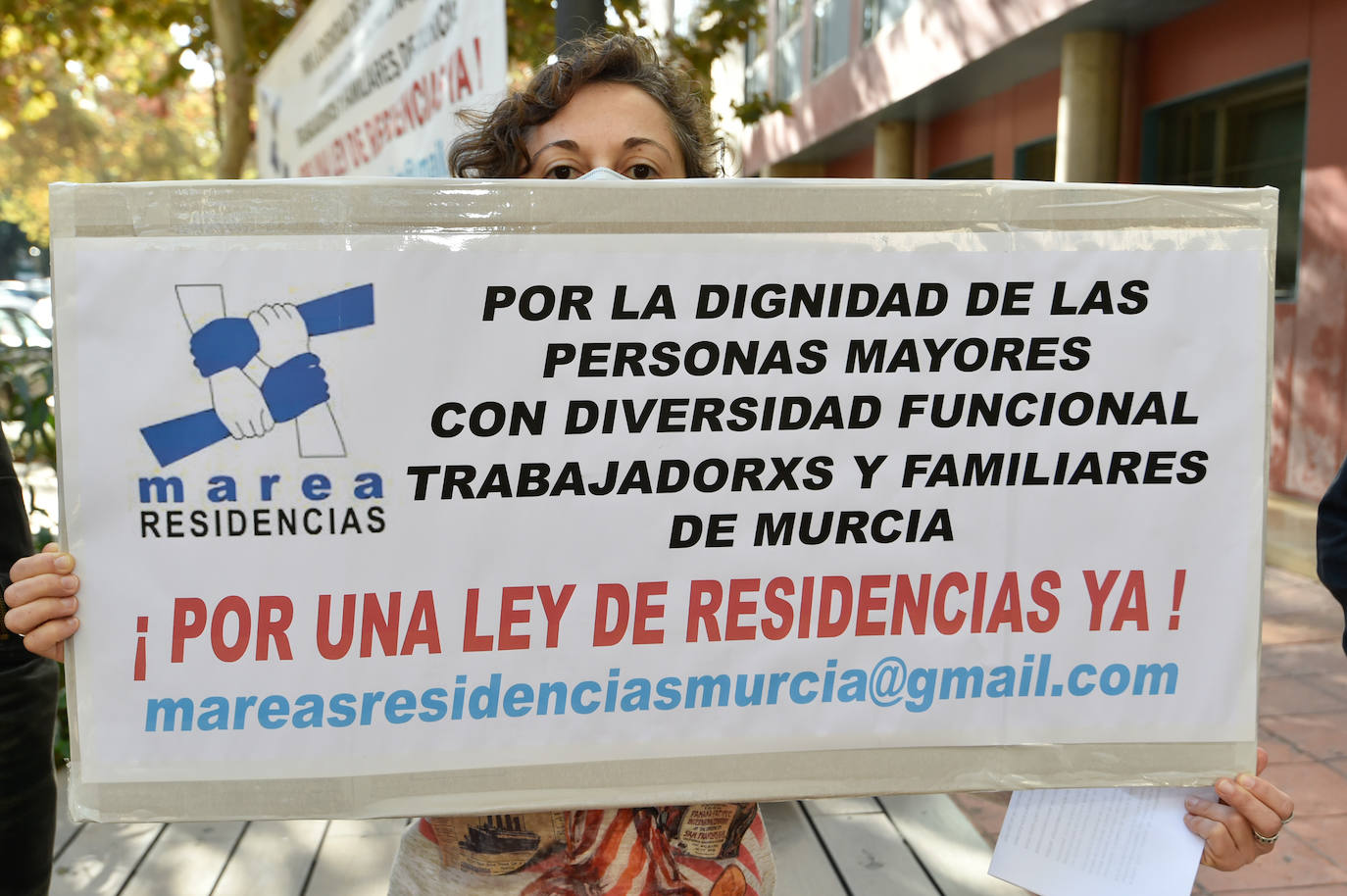 Fotos: Protesta por la Gestión de las Residencias frente a la Consejería de Política Social en Murcia