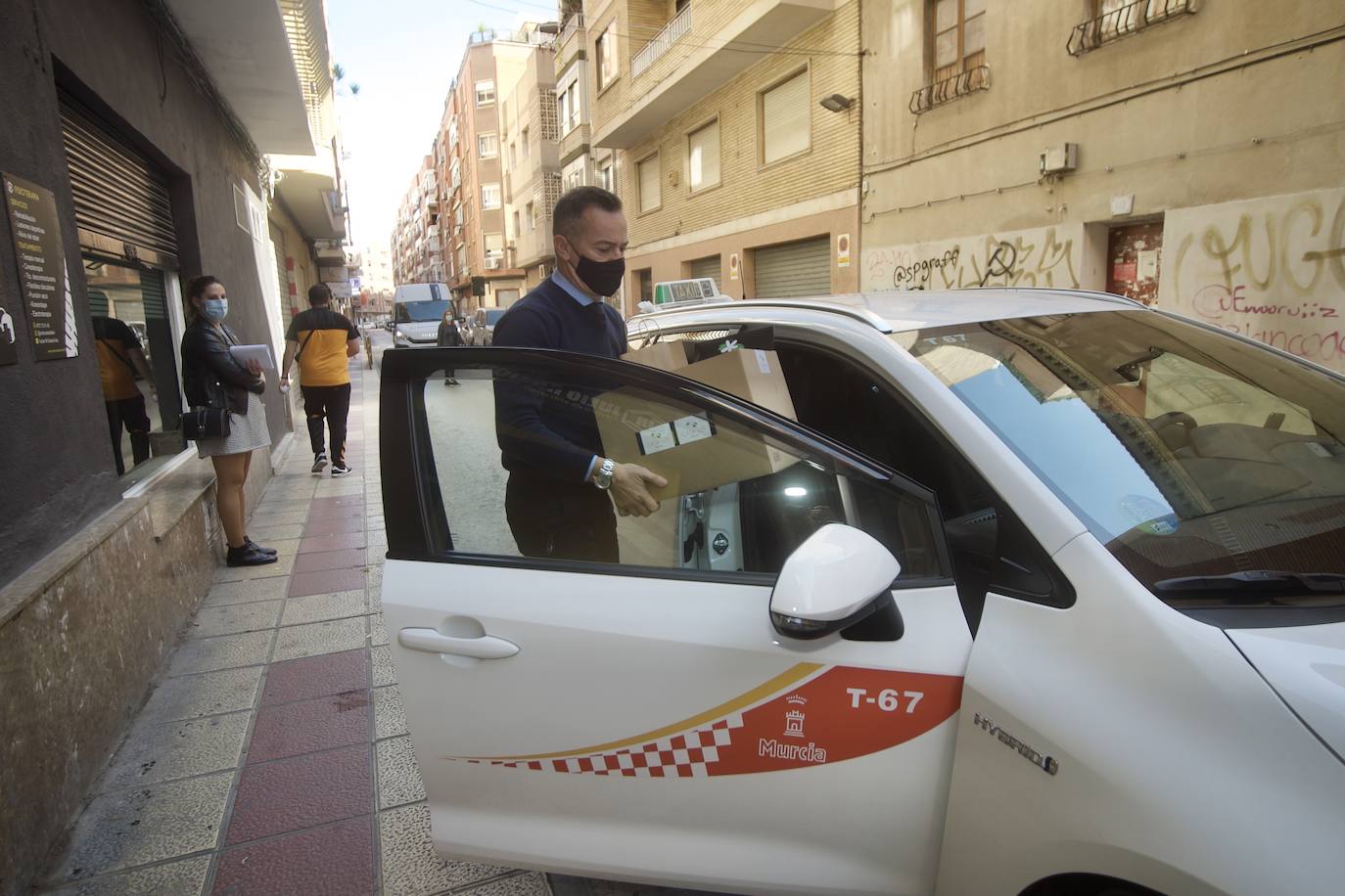 Fotos: Los taxistas de Murcia repartirán pedidos de bares y restaurantes
