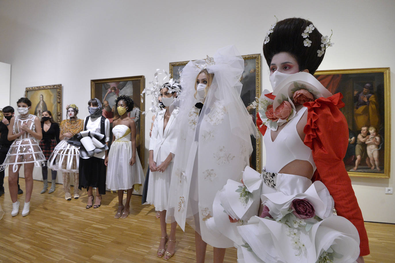 Fotos: Desfile &#039;Caprichos del Barroco&#039; en el Mubam