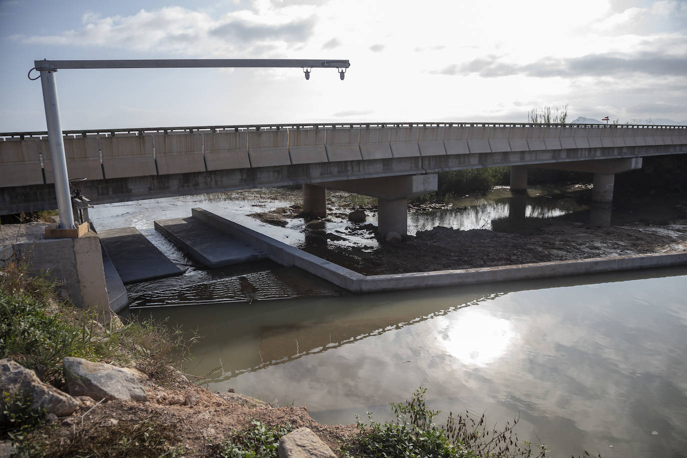 Fotos: El Albujón lleva 21 días vertiendo al Mar Menor debido a una rotura