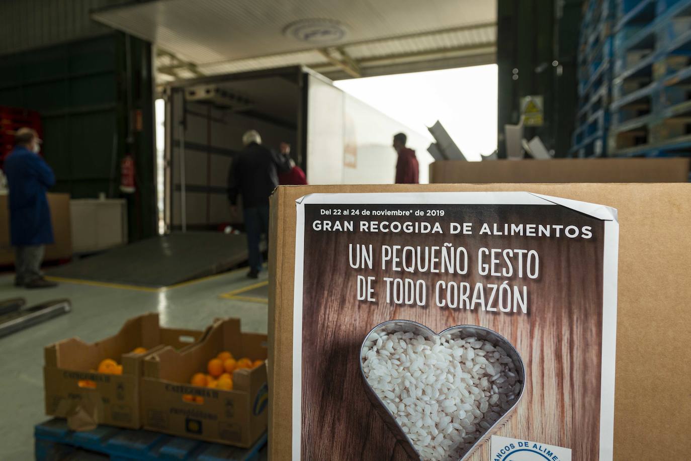 Fotos: Donación de la Junta de Vecinos de Vistabella-Abenarabi al Banco de Alimentos del Segura