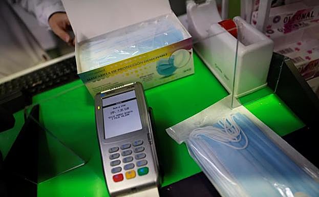 Cuánto vale una mascarilla en España | Este es el precio máximo que te pueden cobrar por una mascarilla a partir de hoy