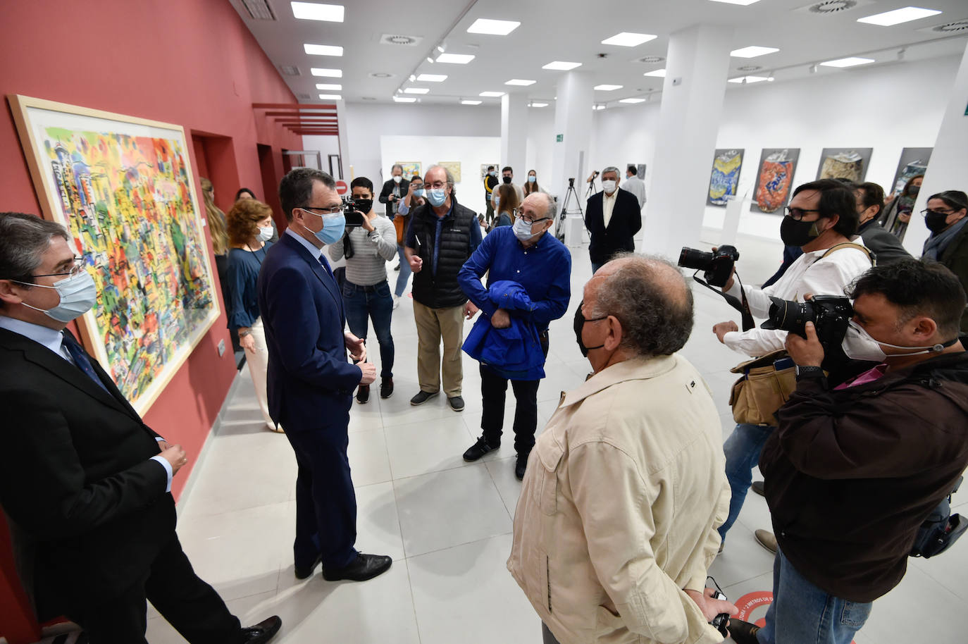 Inauguración de la exposición 1952-1955 en la planta baja de la Casa Consistorial de Murcia, la llamada Sala de La Glorieta