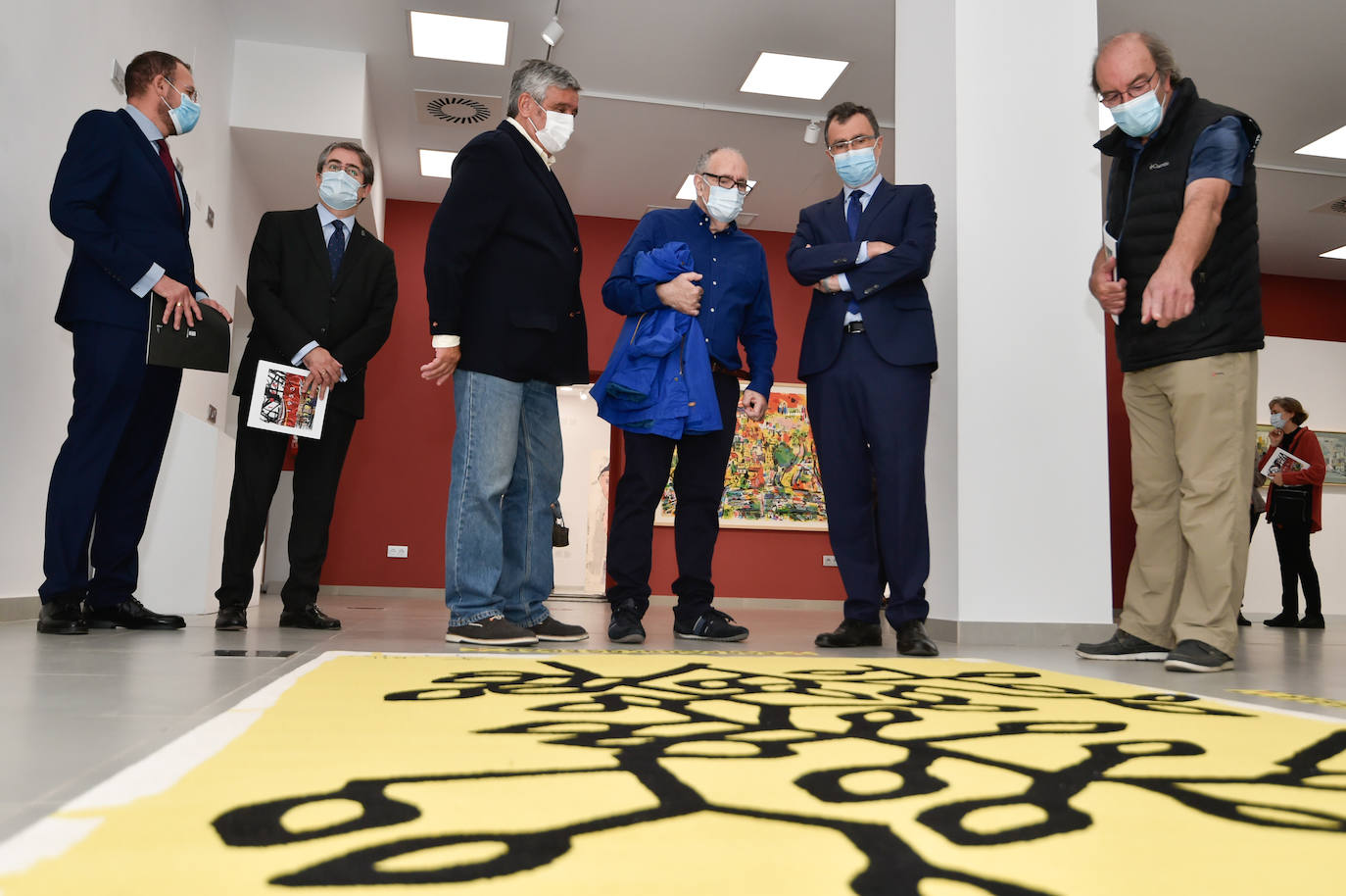 Inauguración de la exposición 1952-1955 en la planta baja de la Casa Consistorial de Murcia, la llamada Sala de La Glorieta