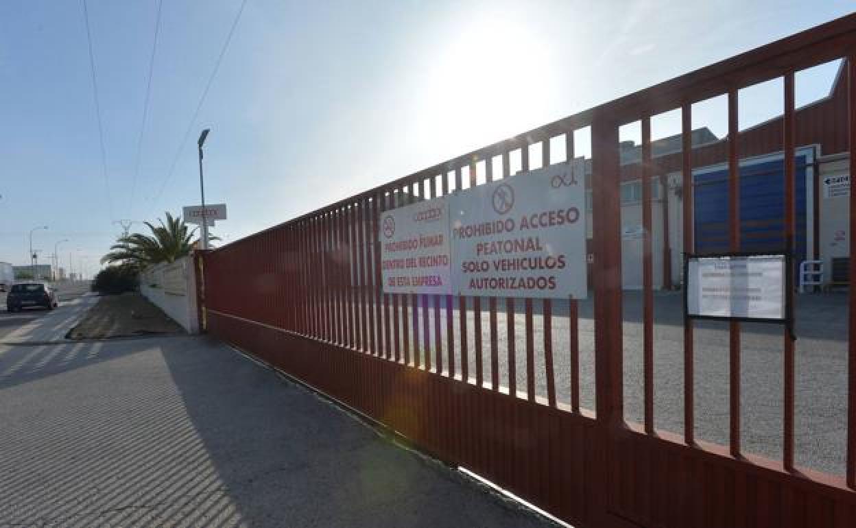 Empresa Coopbox Ibérica de Lorca cerrada, en una imagen de archivo.