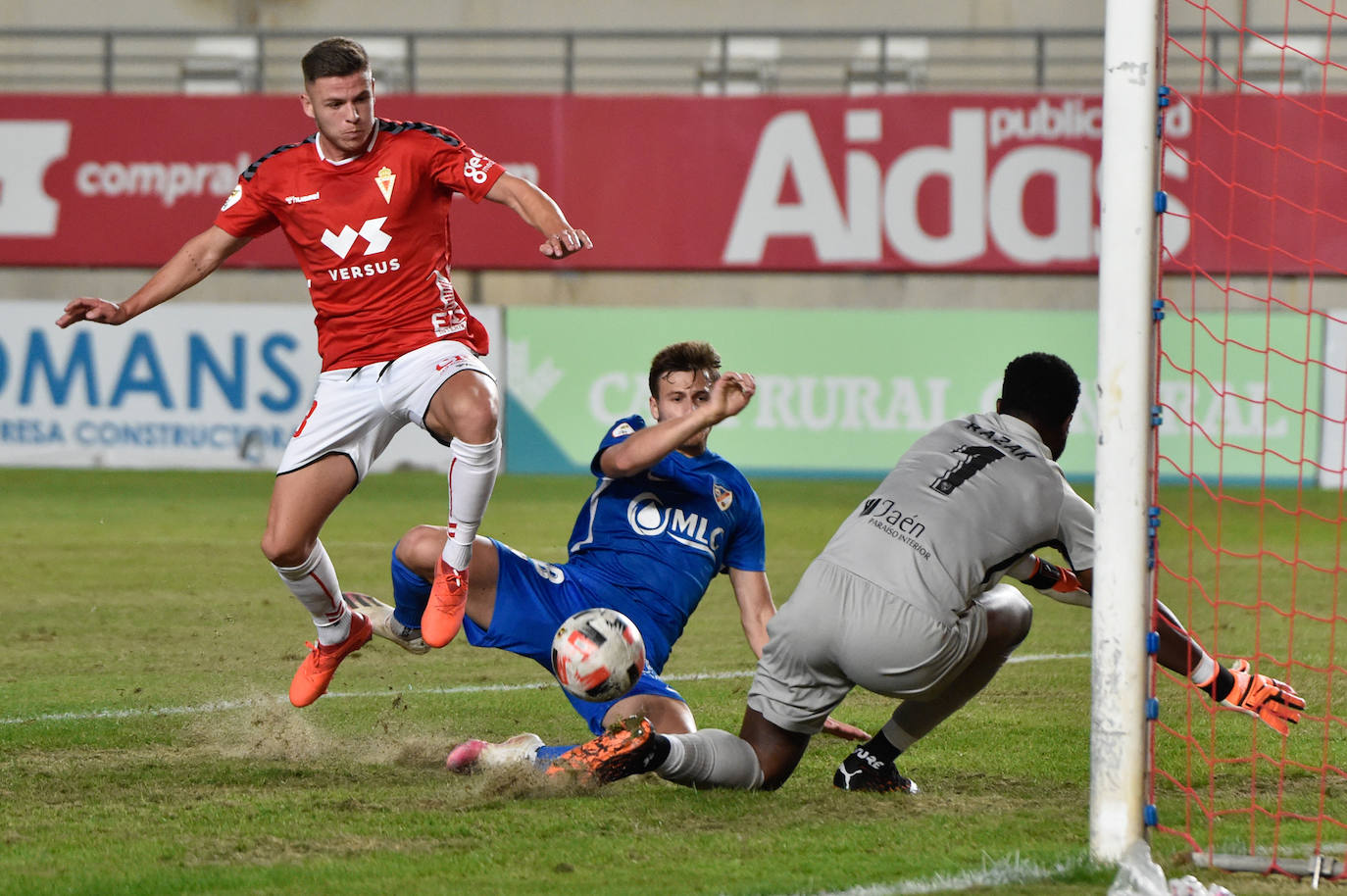 Fotos: El triunfo grana ante el Linares Deportivo, en imágenes