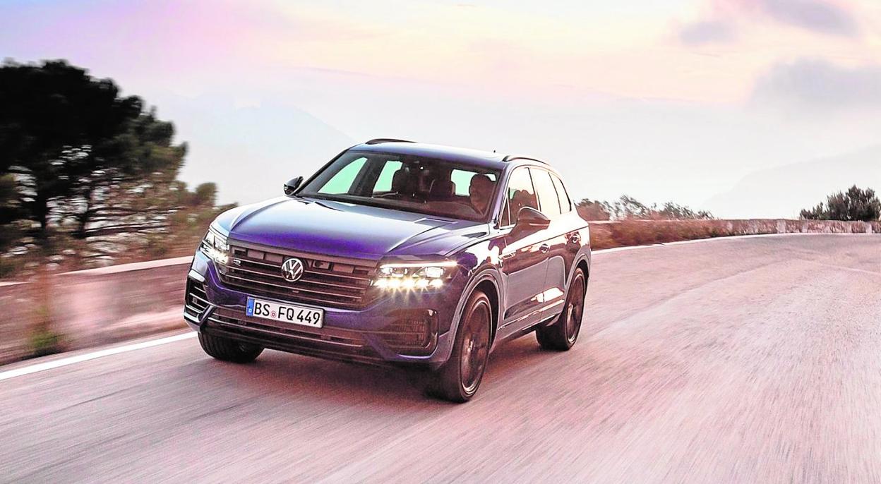 Dos versiones híbridas de un buque insignia