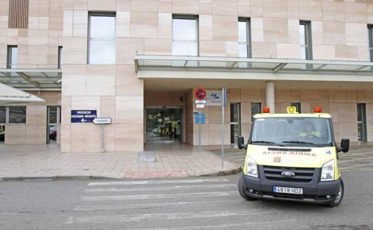 Puerta de urgencias del hospital Santa Lucía, en Cartagena. 