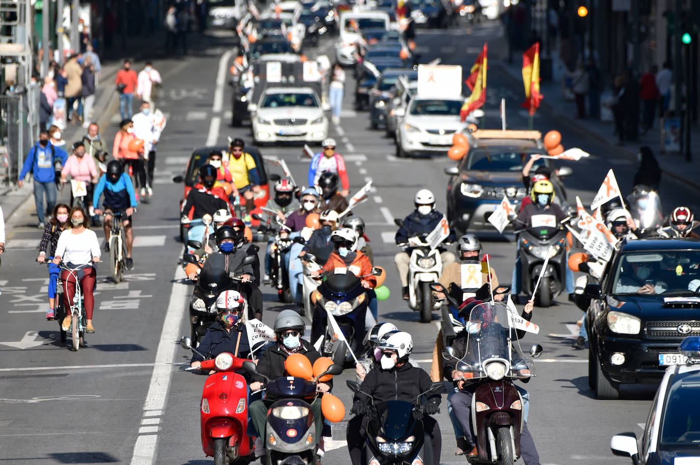 Fotos: La &#039;marea naranja&#039; recorre el centro de Murcia contra la &#039;ley Celaá&#039;