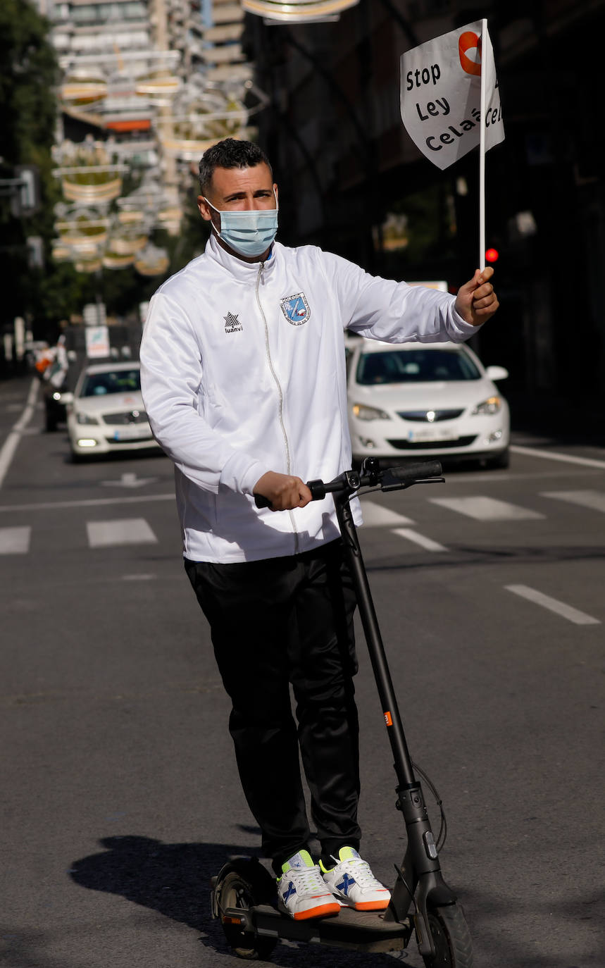 Fotos: La &#039;marea naranja&#039; recorre el centro de Murcia contra la &#039;ley Celaá&#039;