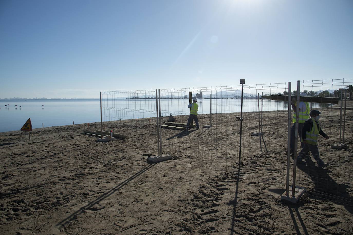 Fotos: Comienzan las obras para instalar un balneario en la playa de Los Urrutias