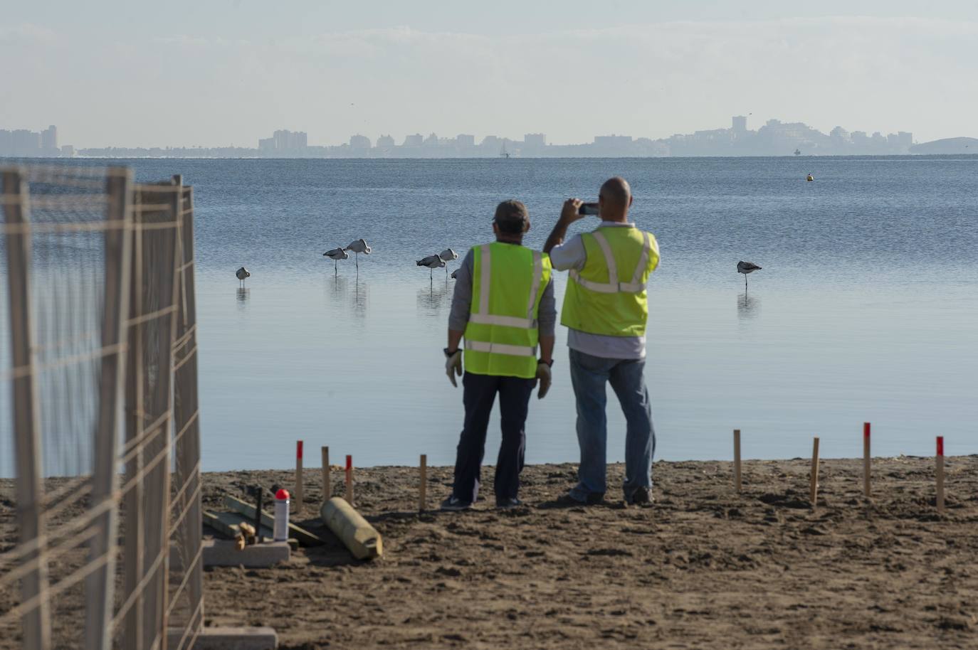 Fotos: Comienzan las obras para instalar un balneario en la playa de Los Urrutias