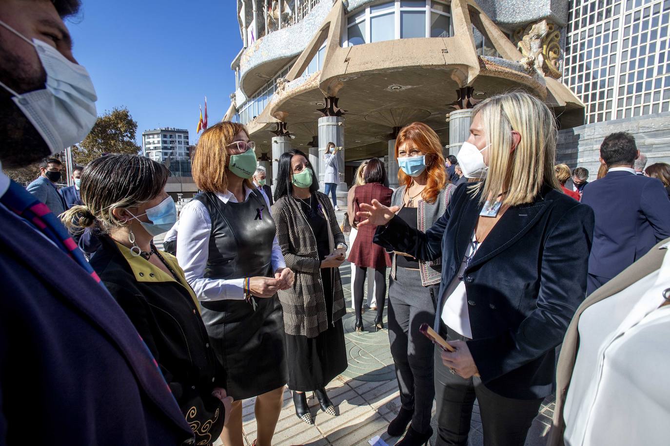 Fotos: Homenaje a las víctimas de violencia de género en la Asamblea Regional