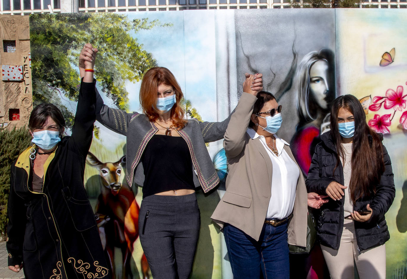 Fotos: Homenaje a las víctimas de violencia de género en la Asamblea Regional