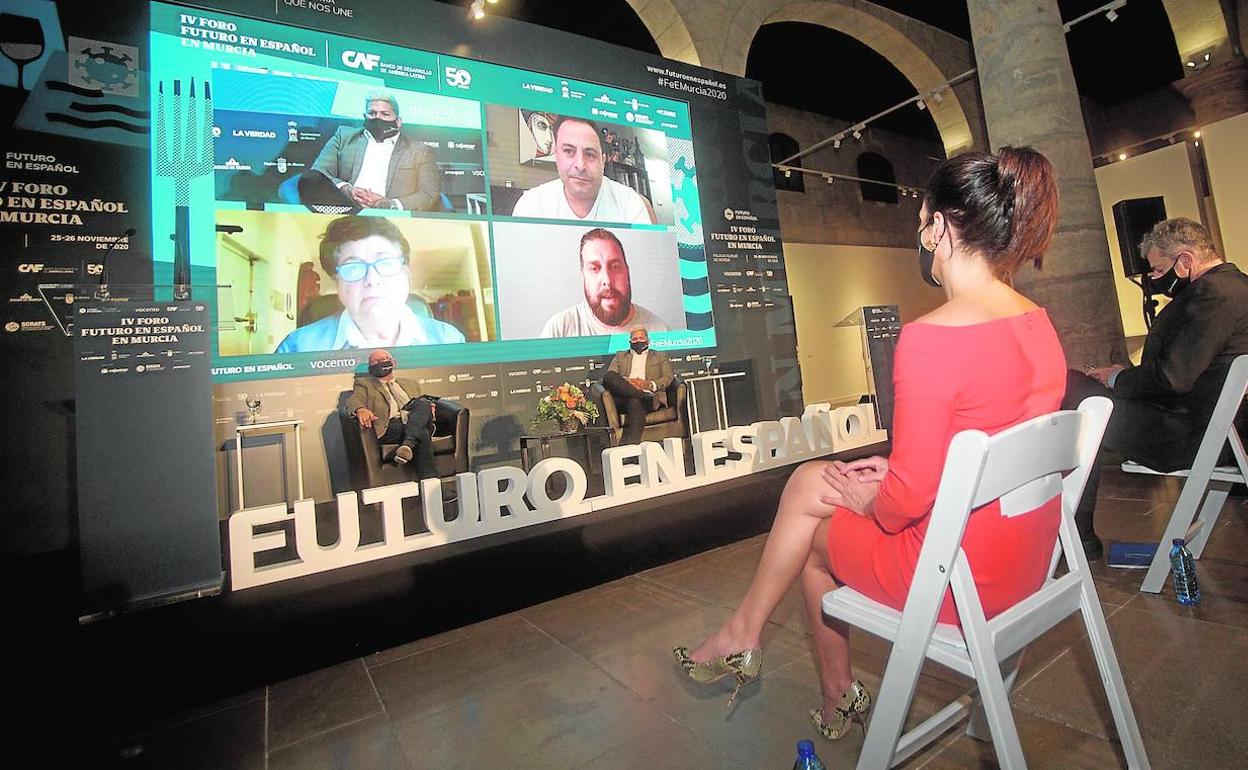 Los ponentes intervinieron por videoconferencia. Sebastián López y Óscar Calleja (arriba) y Rosa Tovar y Fernando Rivarola (abajo). 