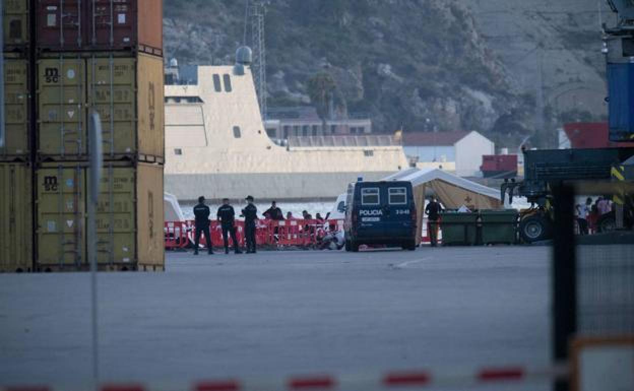 Llegada de inmigrantes en patera a Cartagena, en una imagen de archivo. 