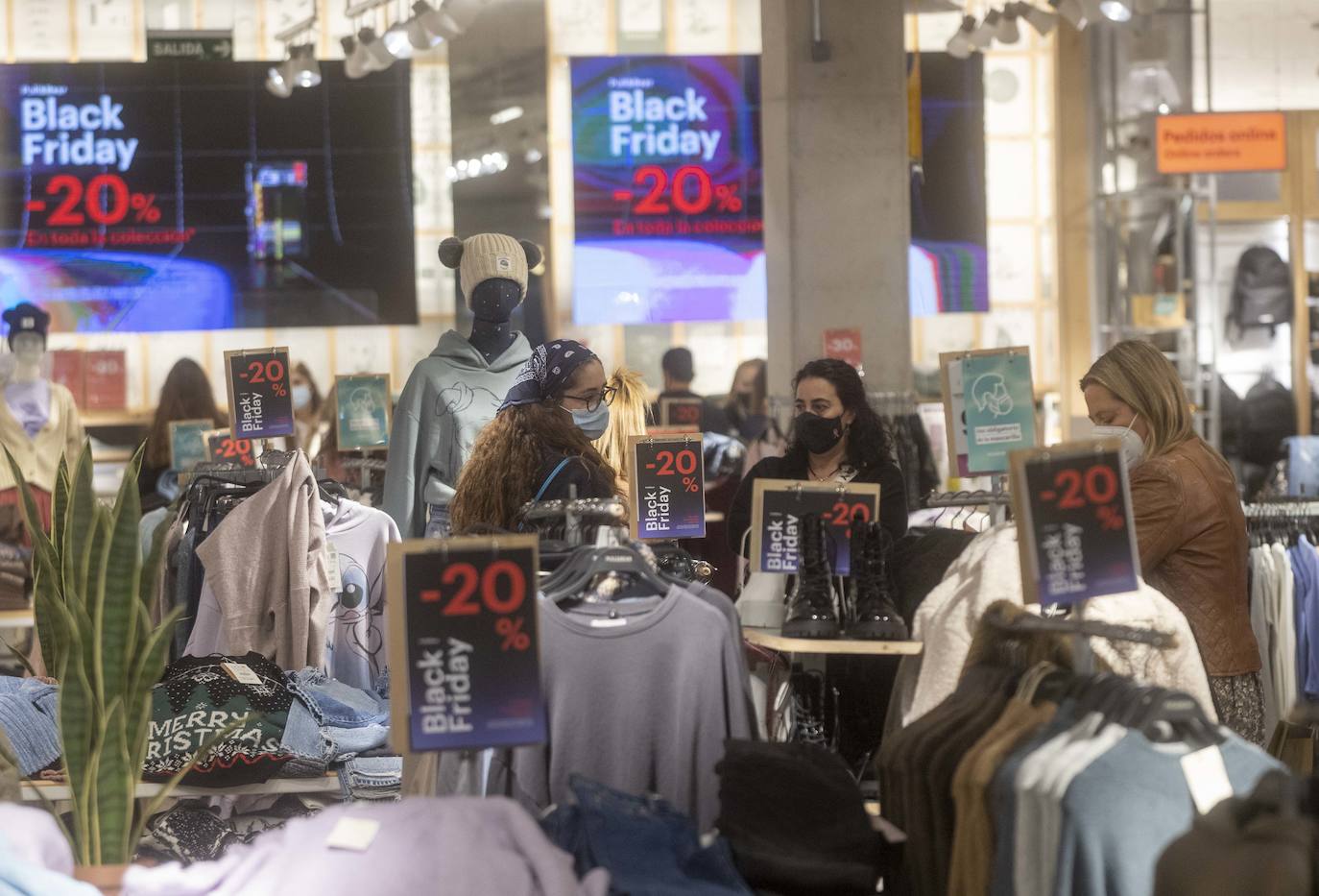 Fotos: Viernes negro en las tiendas de Murcia y Cartagena