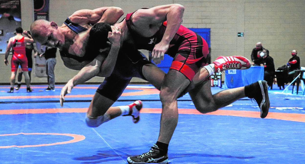 Imágenes de combates del Campeonato de España de lucha celebrados el pasado fin de semana en Los Alcázares. 
