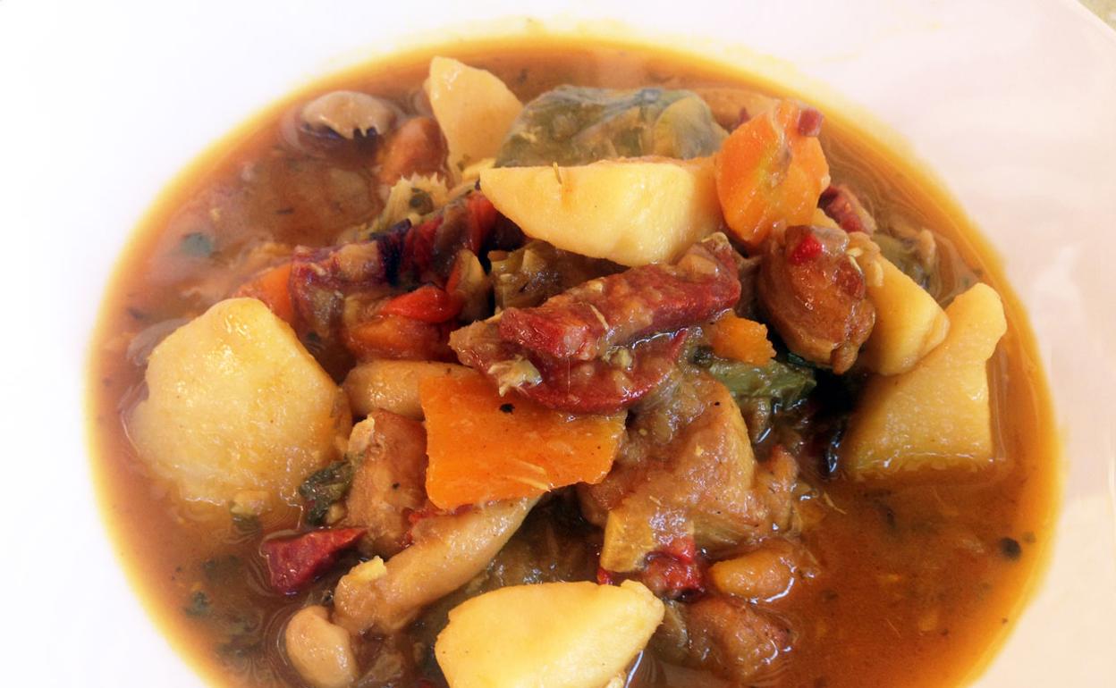 Conejo con alcachofas y chorizo