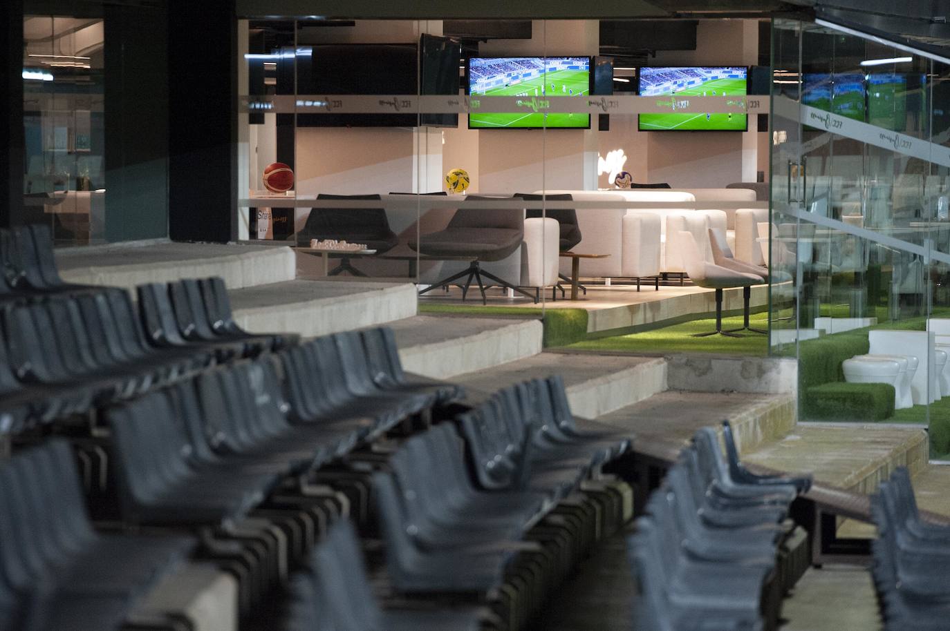 Fotos: El Cartagena tira el trabajo por la borda