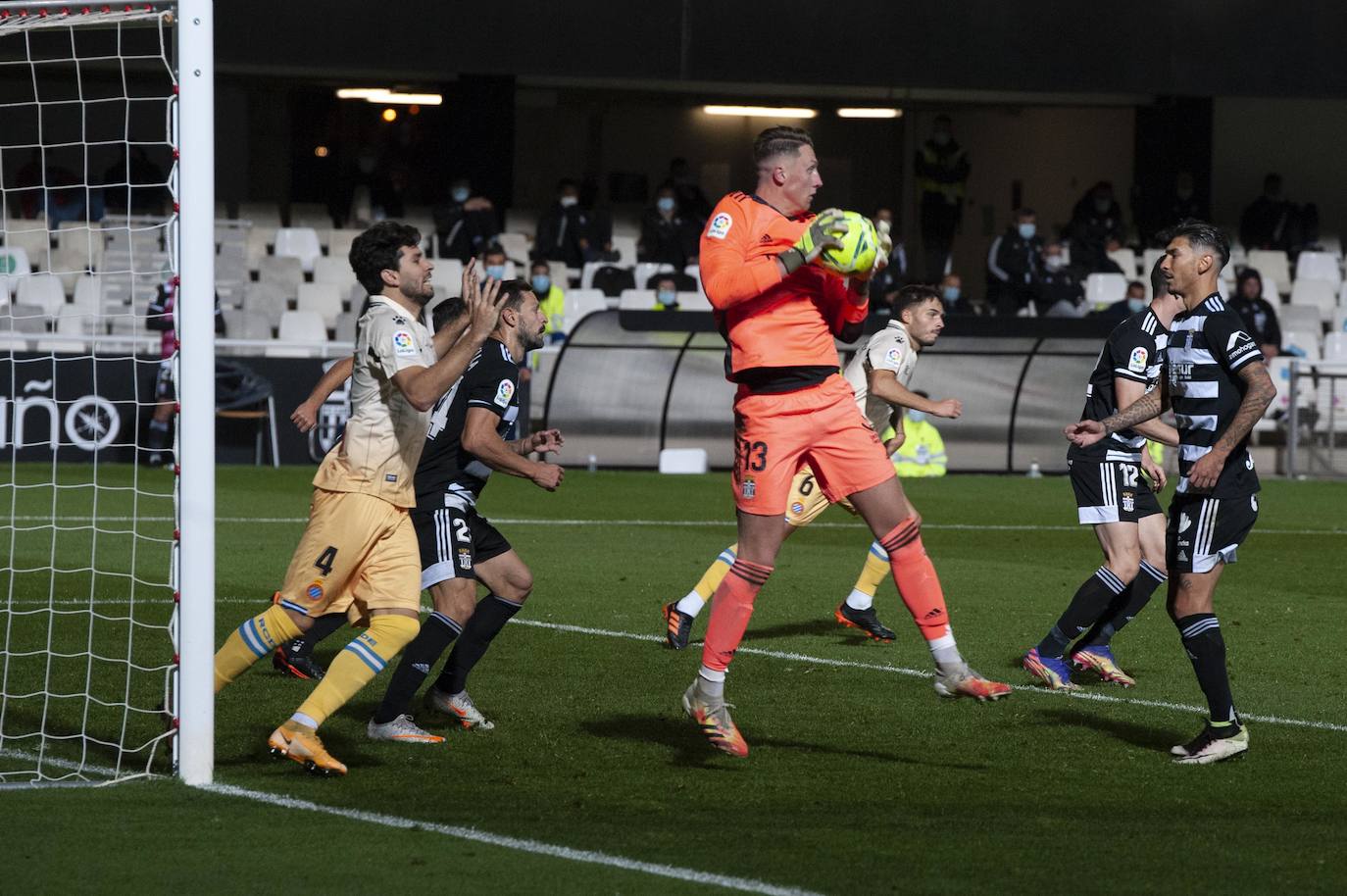 Fotos: El Cartagena tira el trabajo por la borda