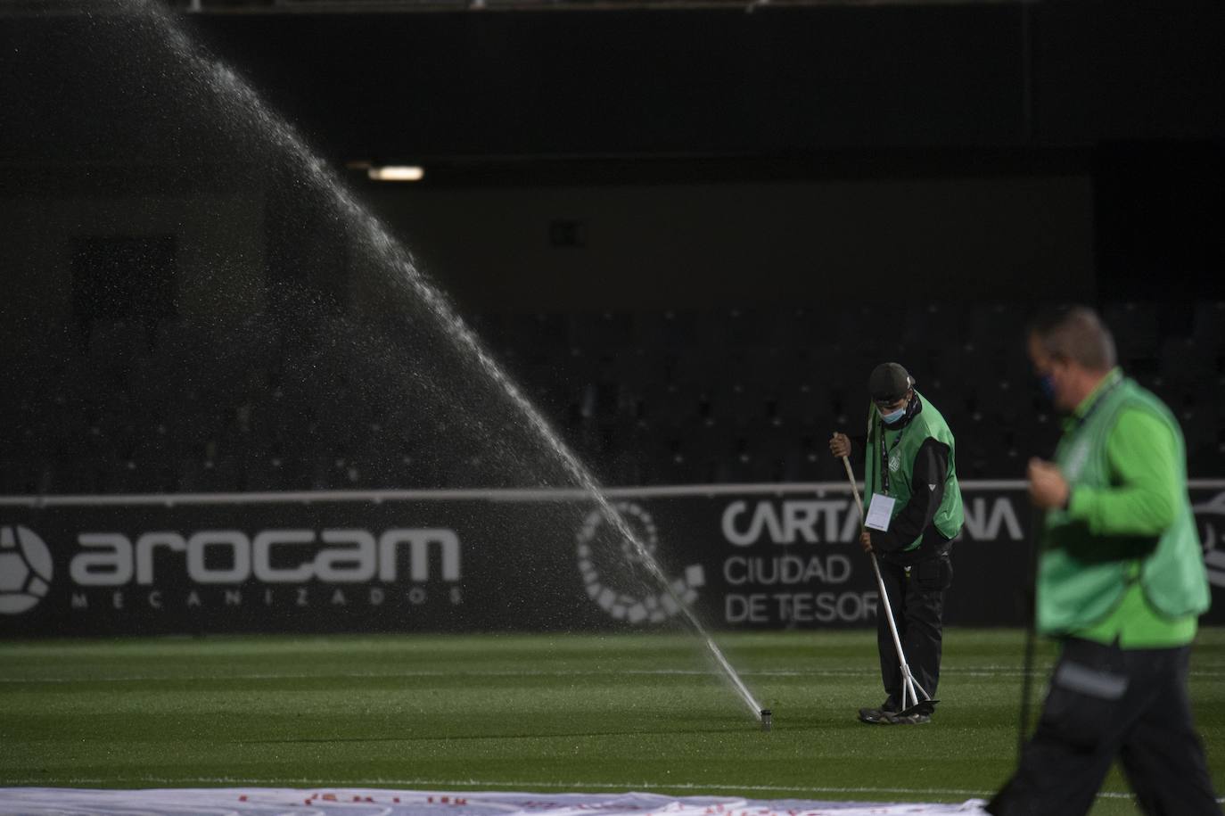 Fotos: El Cartagena tira el trabajo por la borda