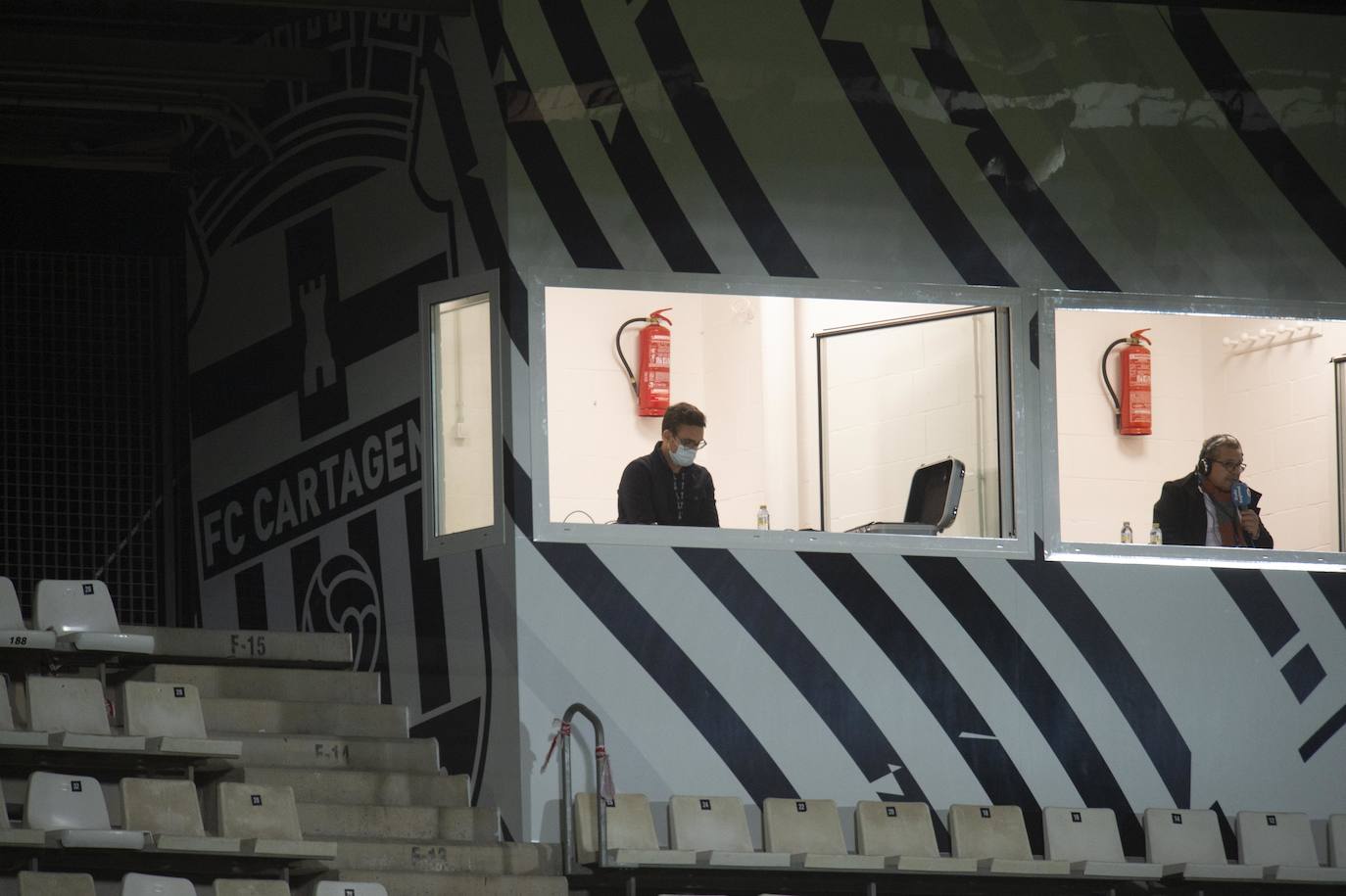 Fotos: El Cartagena tira el trabajo por la borda