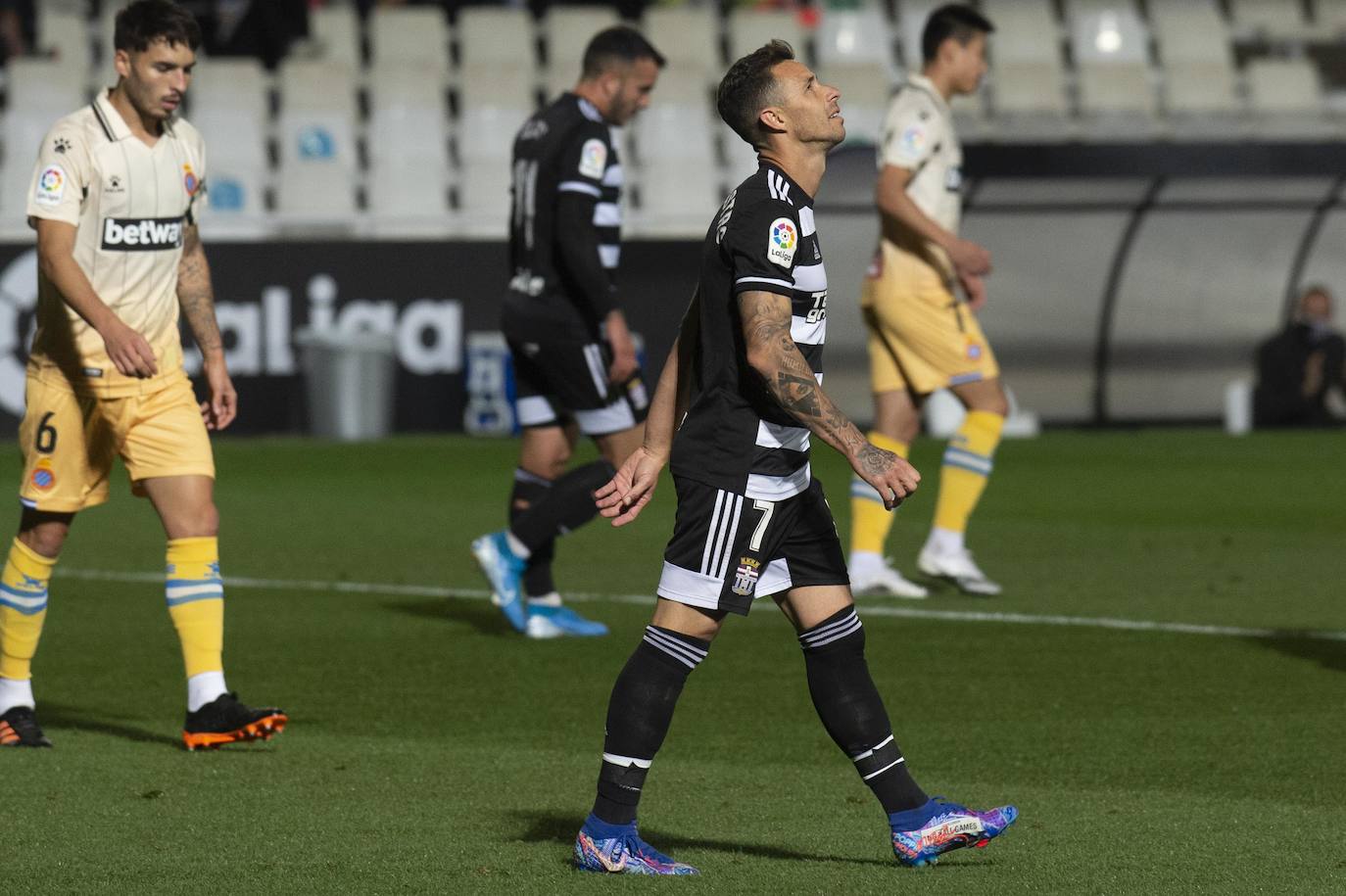 Fotos: El Cartagena tira el trabajo por la borda