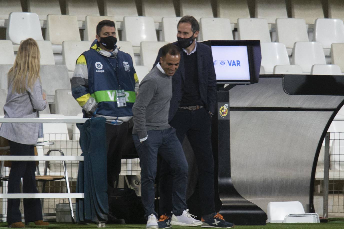 Fotos: El Cartagena tira el trabajo por la borda