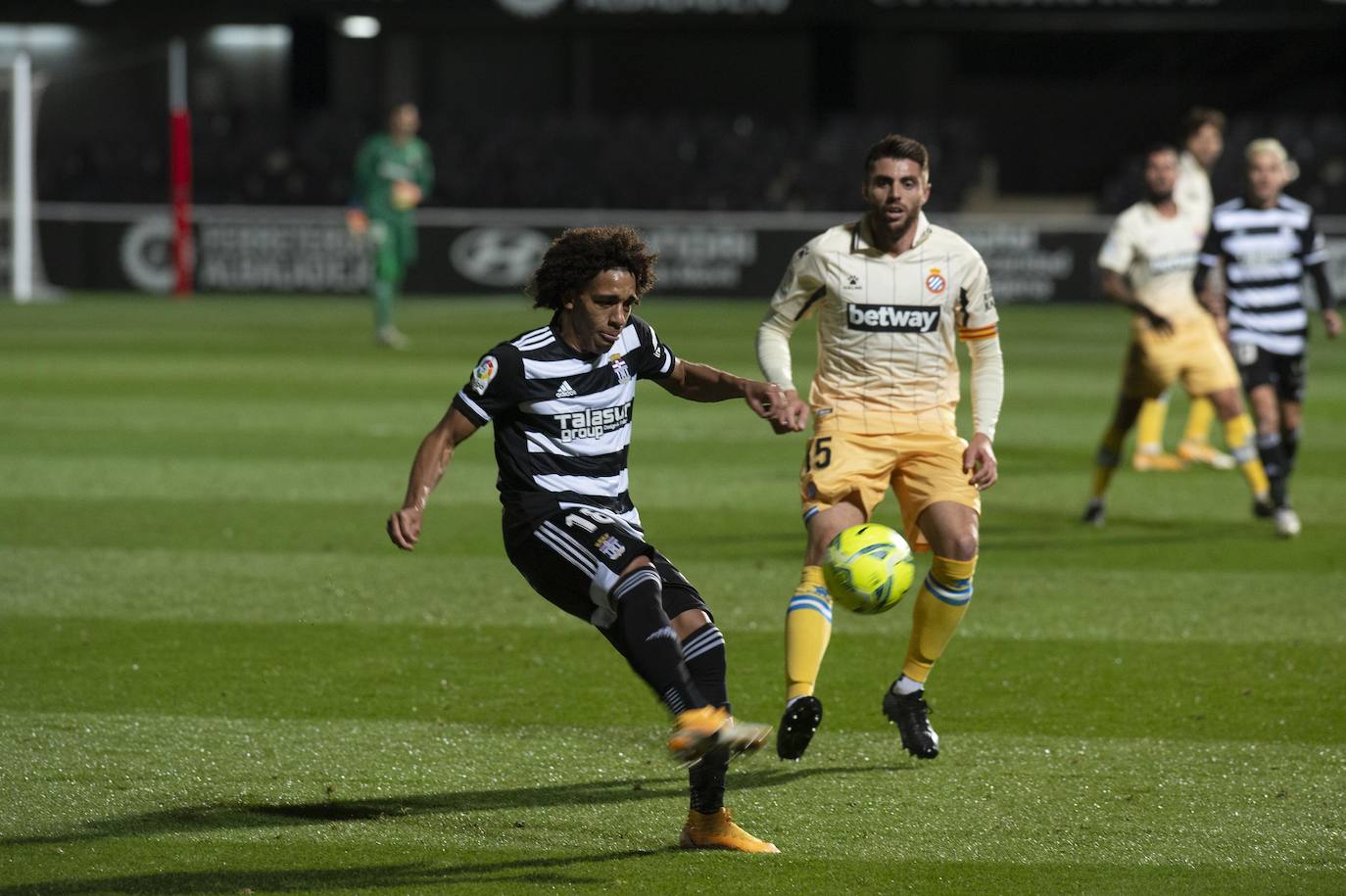 Fotos: El Cartagena tira el trabajo por la borda